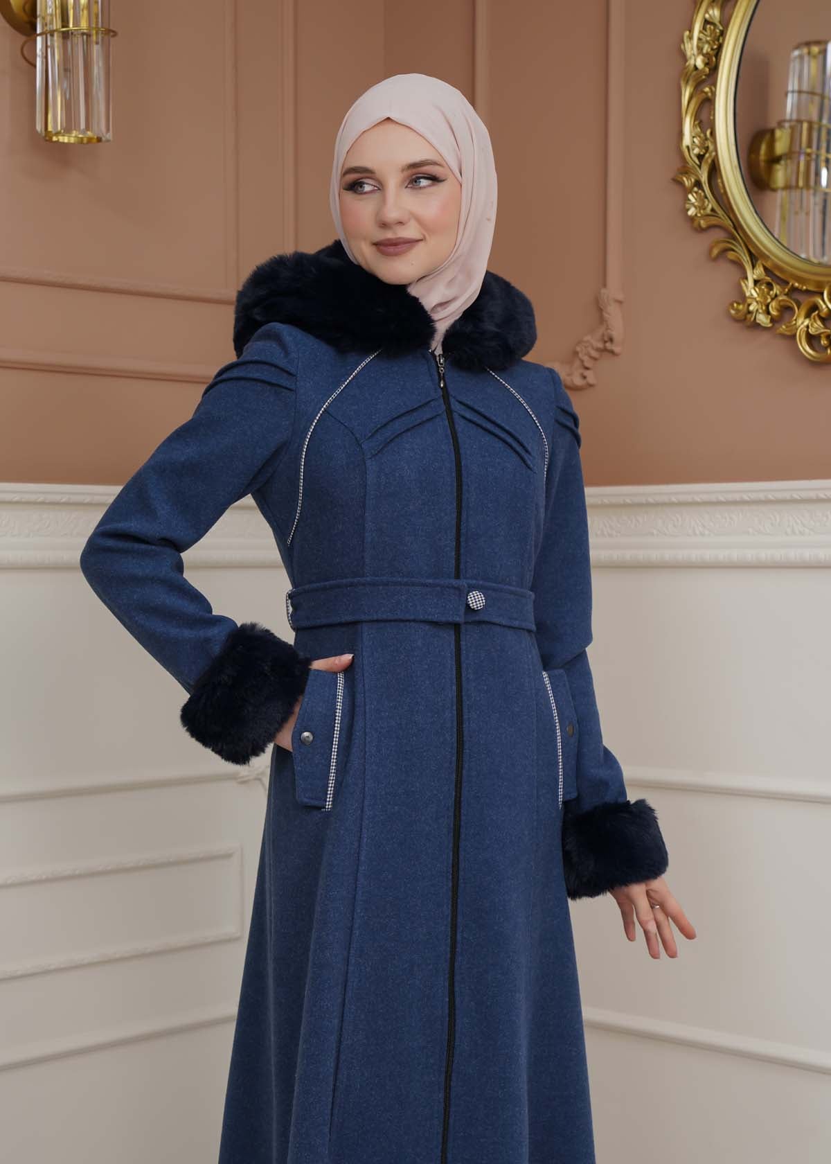 Langer Wollmantel mit Pelzkapuze und Pelzärmeln 1356 - Dunkelblau