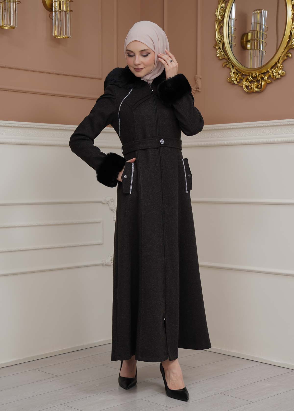 Langer Wollmantel mit Pelzkapuze und Pelzärmeln 1356 - Schwarz