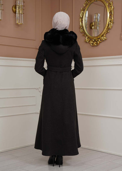 Langer Wollmantel mit Pelzkapuze und Pelzärmeln 1356 - Schwarz