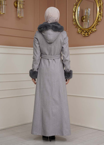 Langer Wollmantel mit Pelzkapuze und Pelzärmeln 1356 - Grau