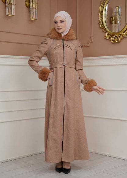 Langer Wollmantel mit Pelzkapuze und Pelzärmeln 1356 - Hellbraun