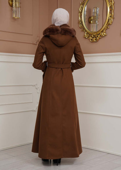 Langer Wollmantel mit Pelzkapuze und Pelzärmeln 1356 - Braun