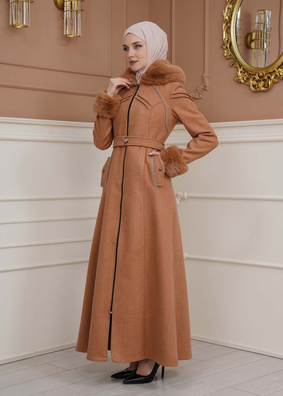 Langer Wollmantel mit Pelzkapuze und Pelzärmeln 1356 - Cognac