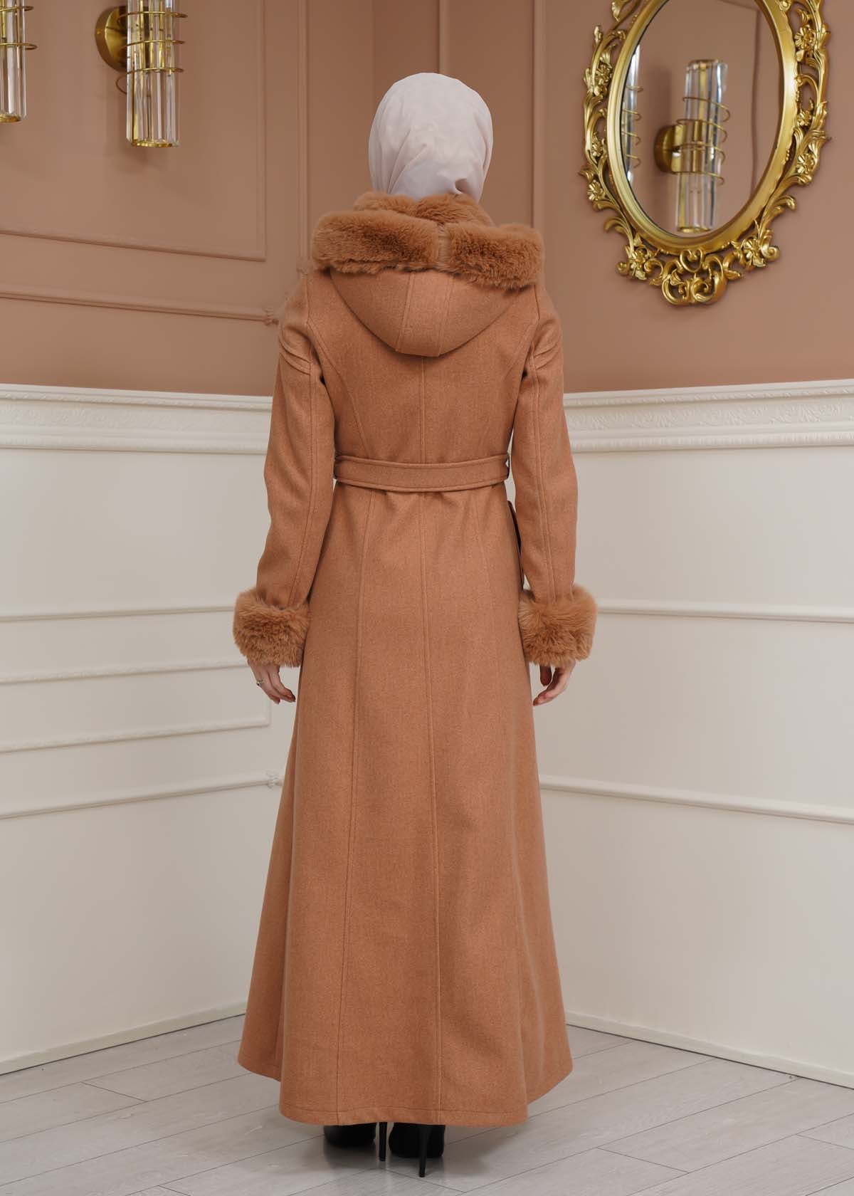 Langer Wollmantel mit Pelzkapuze und Pelzärmeln 1356 - Cognac