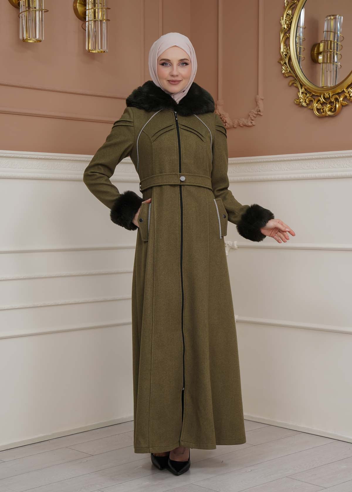 Langer Wollmantel mit Pelzkapuze und Pelzärmeln 1356 - Khaki