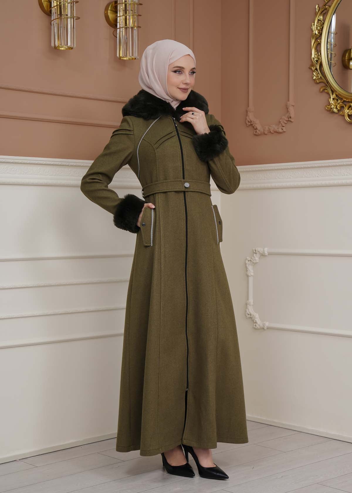 Langer Wollmantel mit Pelzkapuze und Pelzärmeln 1356 - Khaki