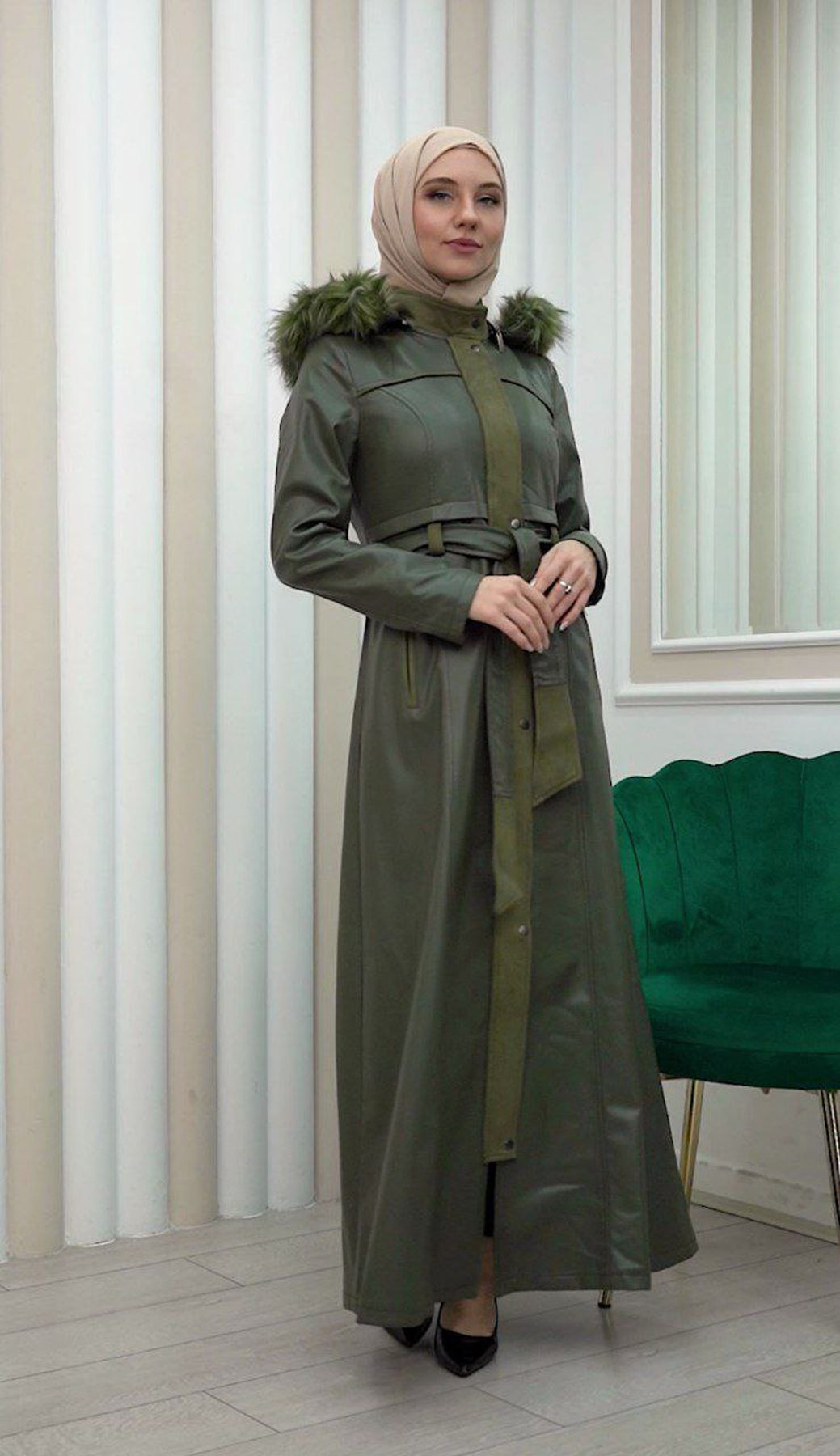 Edler Ledermantel mit Wildleder-Details und abnehmbarer Kapuze 1338 - Khaki