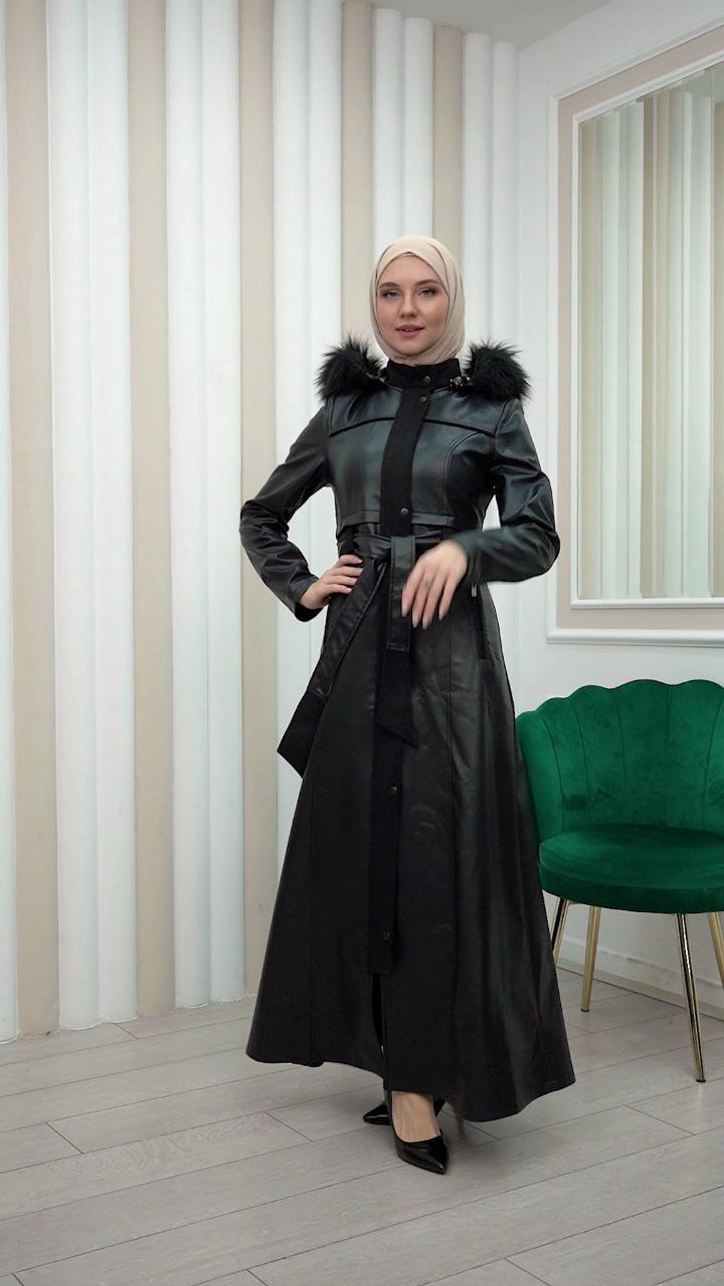 Edler Ledermantel mit Wildleder-Details und abnehmbarer Kapuze 1338 - Schwarz