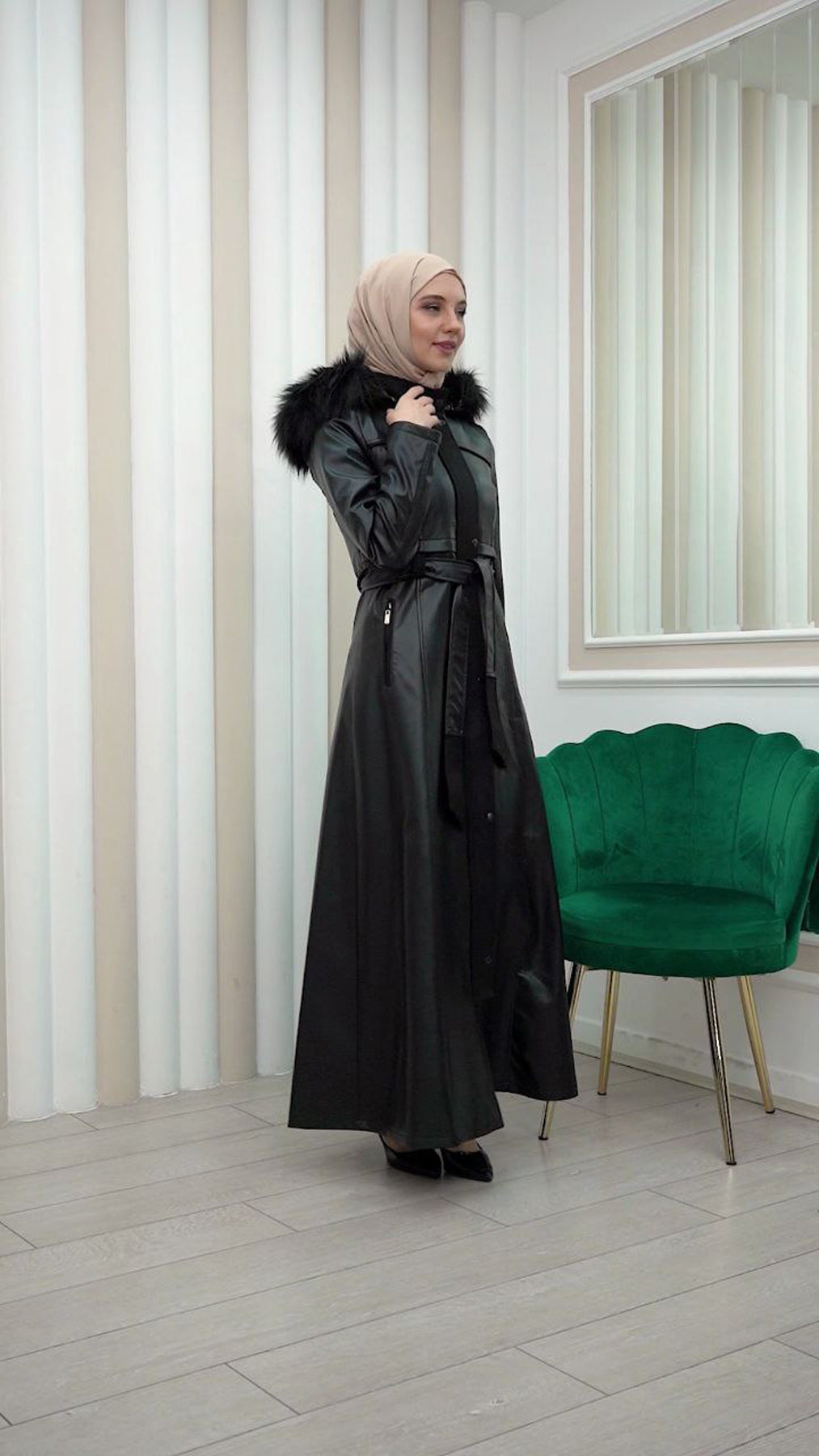 Edler Ledermantel mit Wildleder-Details und abnehmbarer Kapuze 1338 - Schwarz