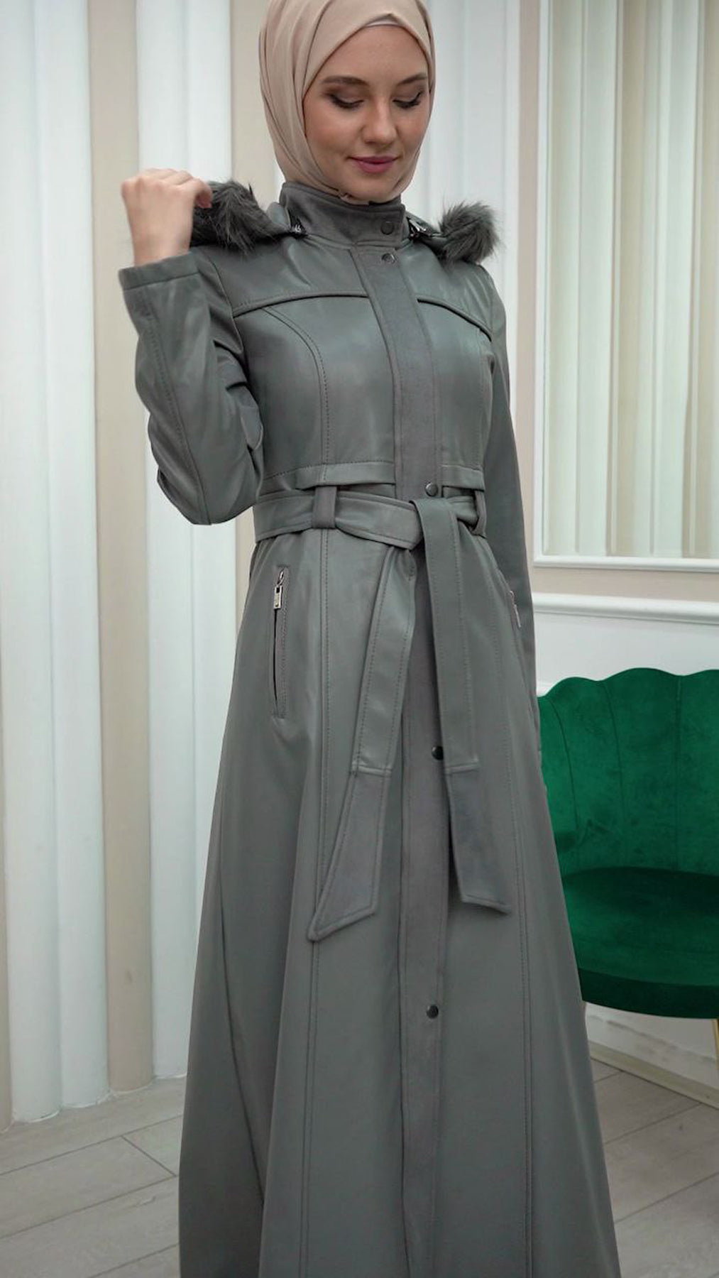 Edler Ledermantel mit Wildleder-Details und abnehmbarer Kapuze 1338 - Grau