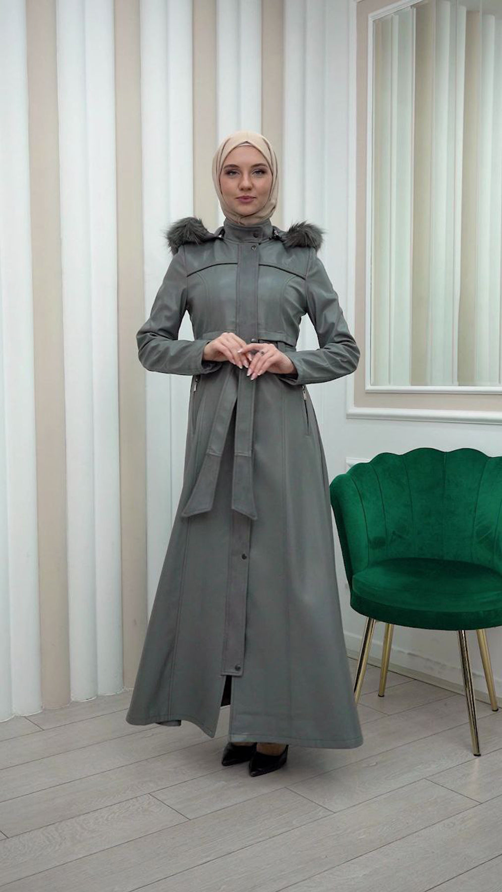 Edler Ledermantel mit Wildleder-Details und abnehmbarer Kapuze 1338 - Grau