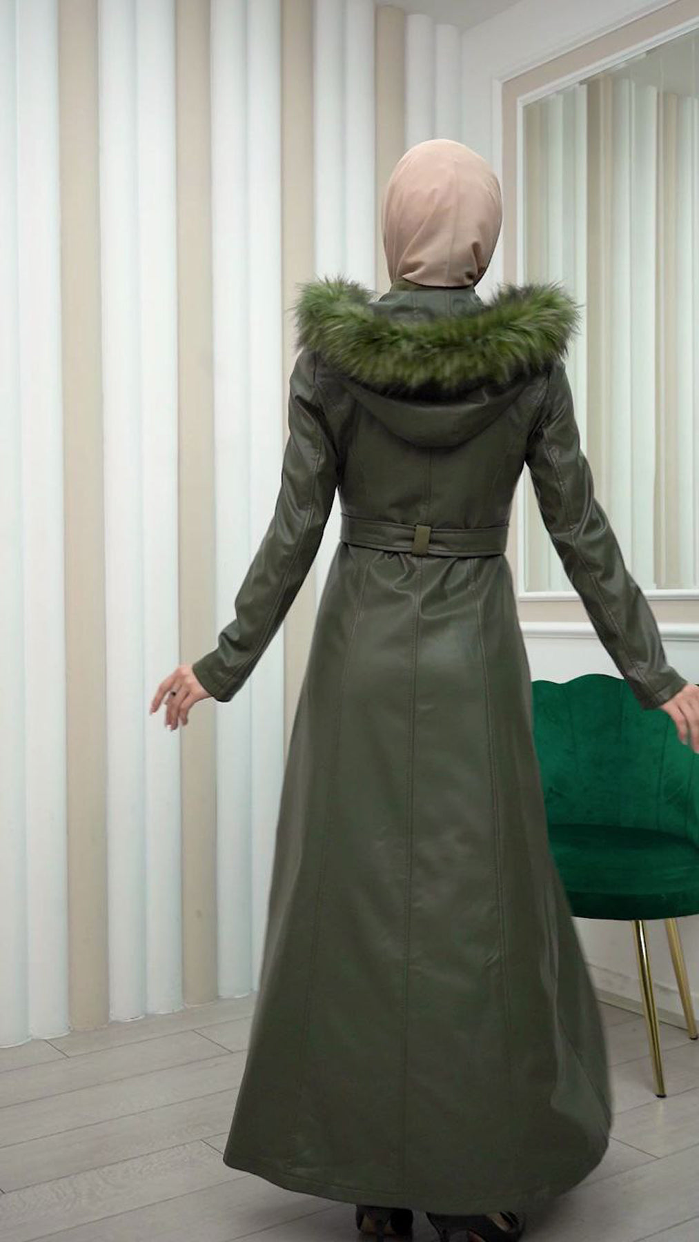 Edler Ledermantel mit Wildleder-Details und abnehmbarer Kapuze 1338 - Khaki