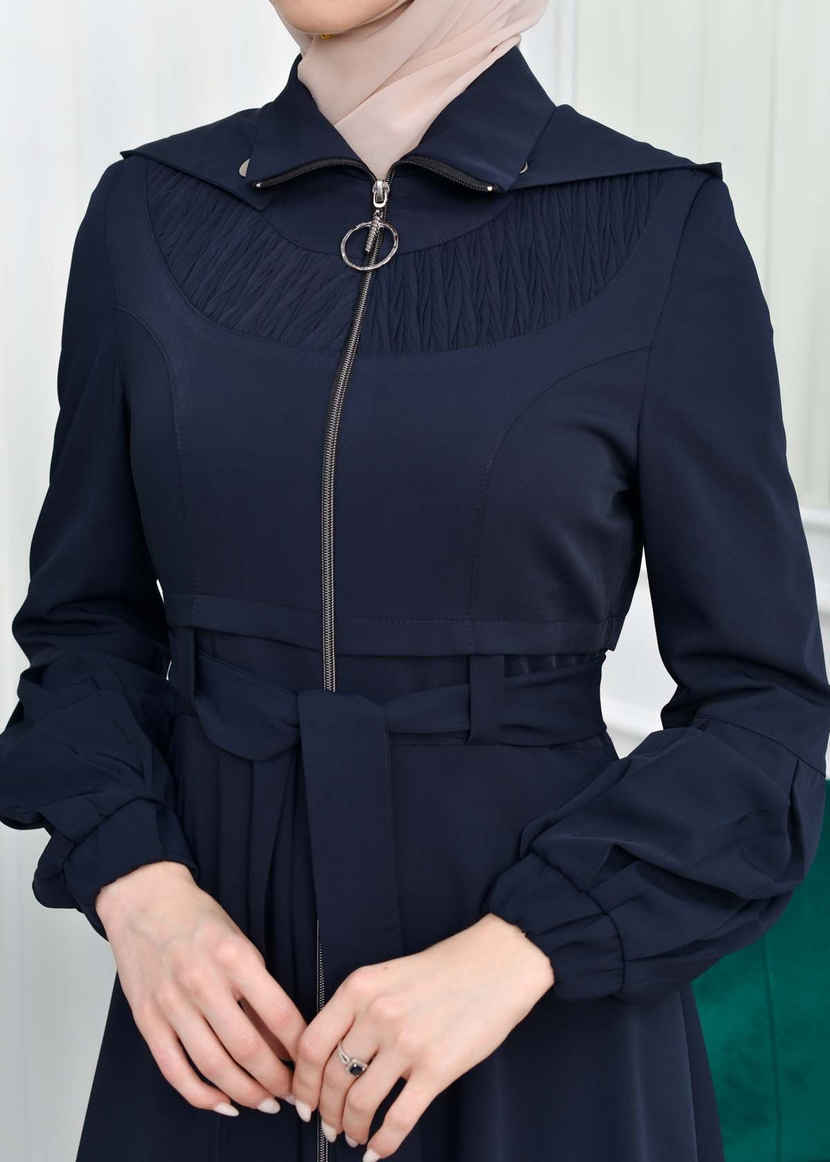 Brada-Mantel mit abnehmbarer Kapuze und Plissee-Details 1206 - Dunkelblau