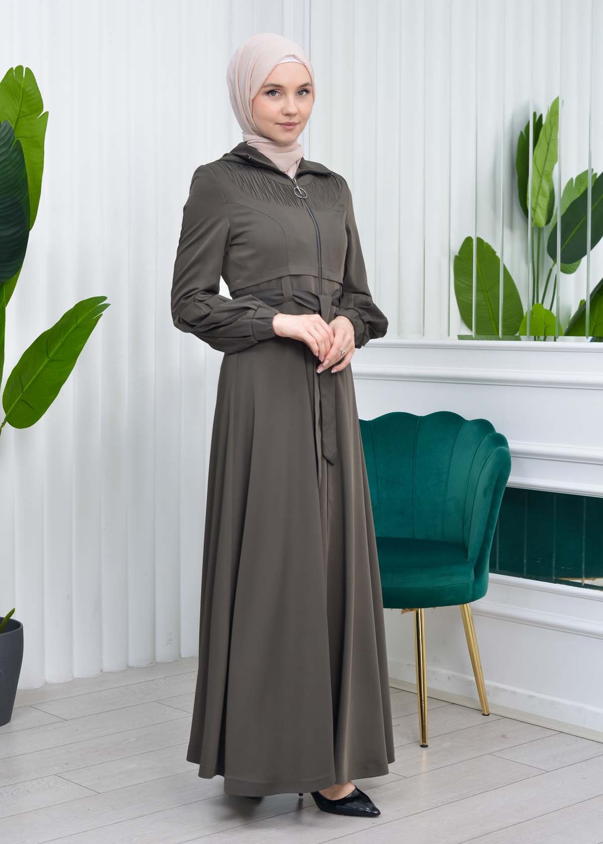 Brada-Mantel mit abnehmbarer Kapuze und Plissee-Details 1206 - Dunkelkhaki