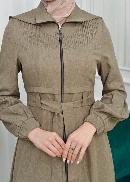 Gabardine-Mantel mit Kapuze und Plissee-Details 1206 - Beige