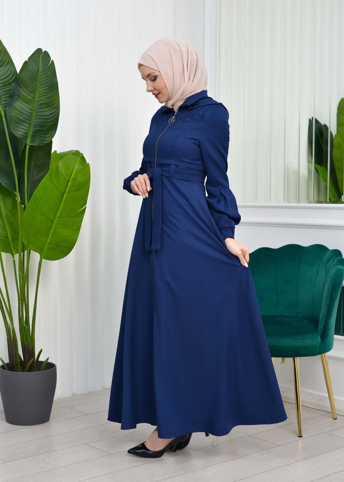 Gabardine-Mantel mit Kapuze und Plissee-Details 1206 - Dunkelblau