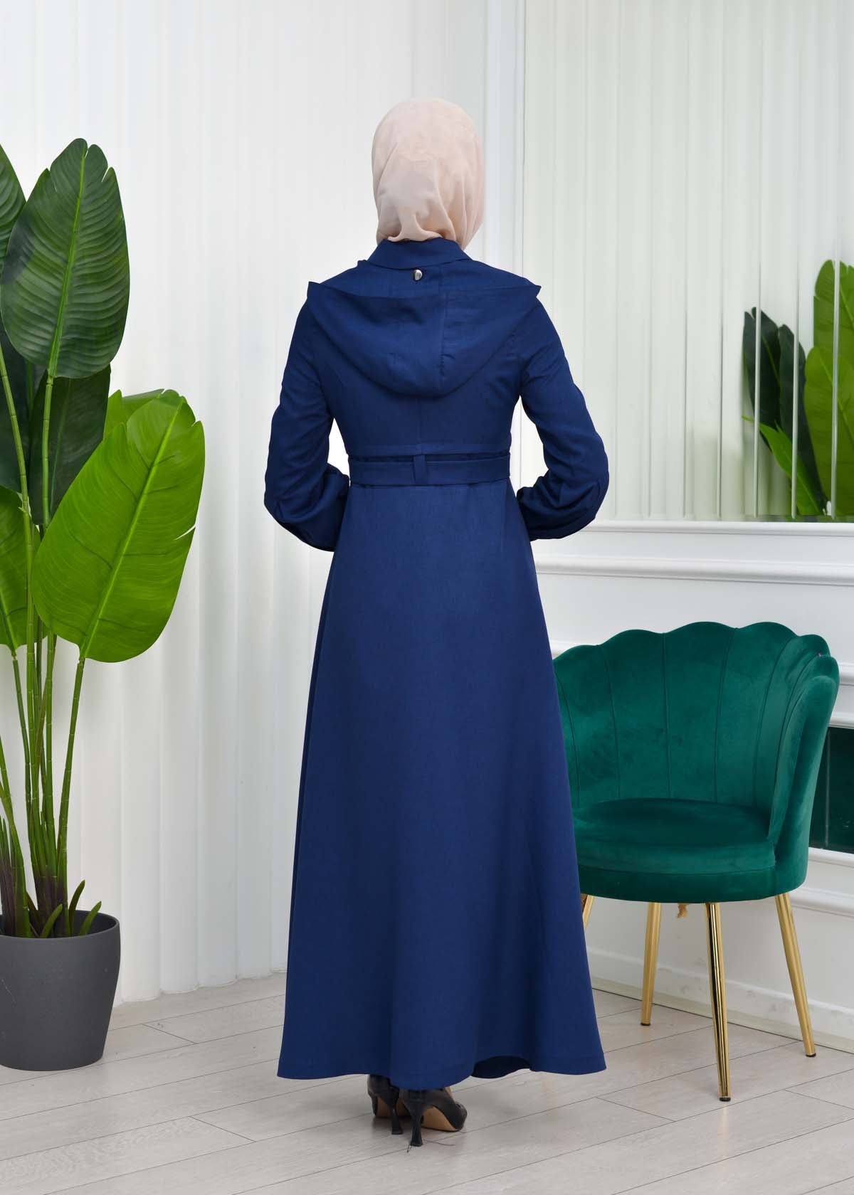 Gabardine-Mantel mit Kapuze und Plissee-Details 1206 - Dunkelblau