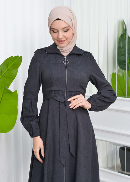 Gabardine-Mantel mit Kapuze und Plissee-Details 1206 - Dunkelgrau