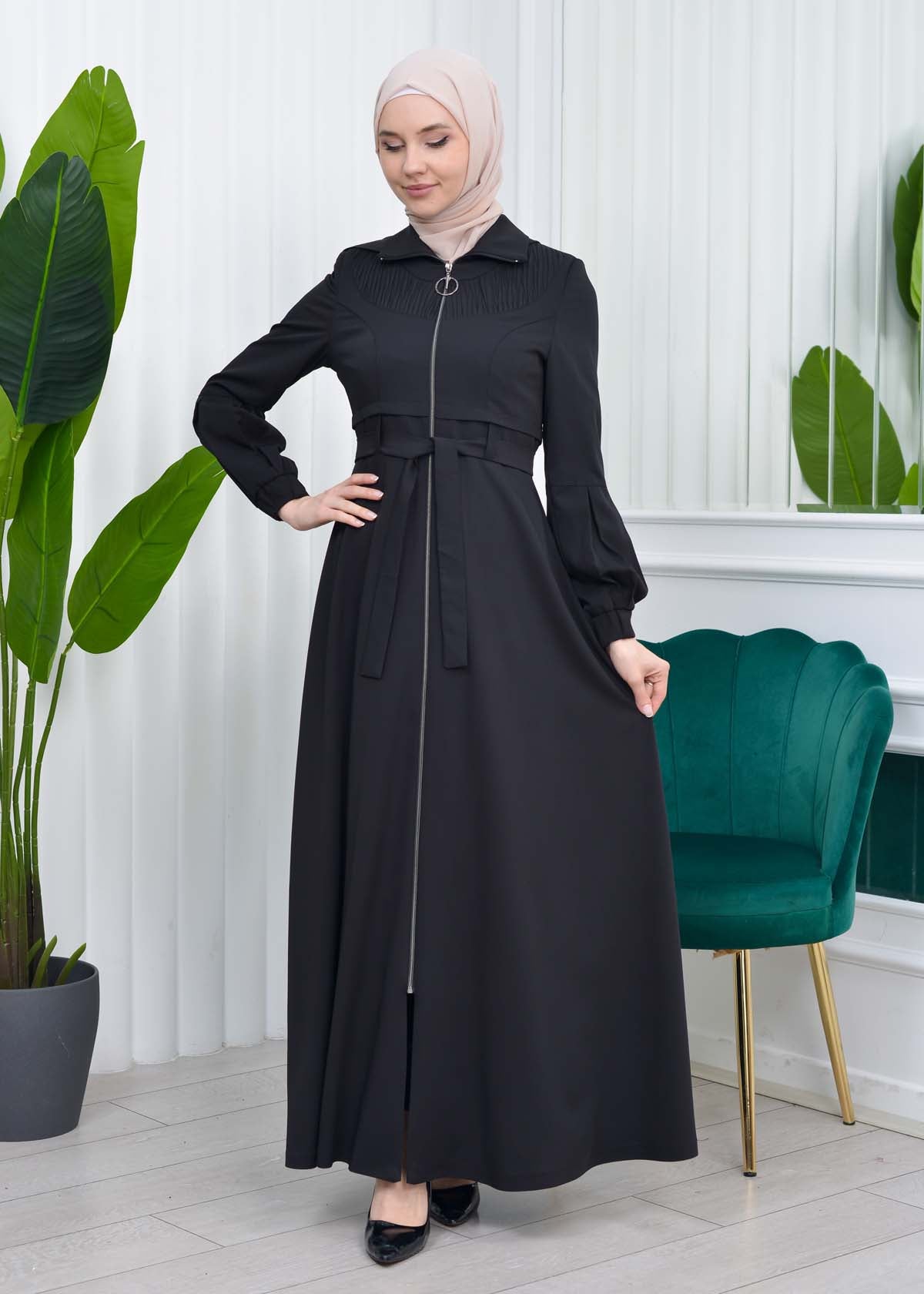 Gabardine-Mantel mit Kapuze und Plissee-Details 1206 - Schwarz