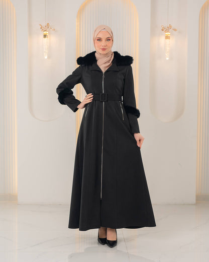 Langer texturierter Mantel mit Pelz 1395 - Schwarz