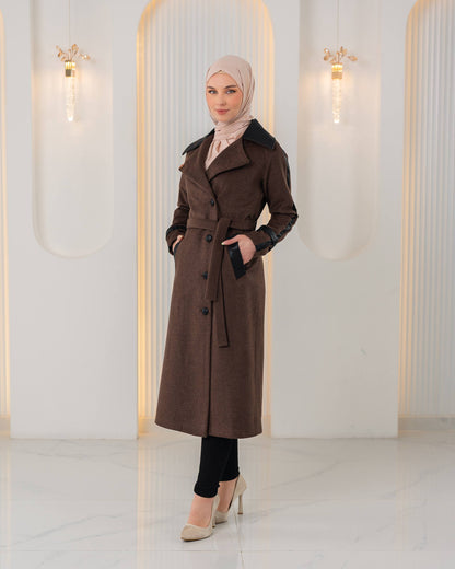 Trenchcoat aus texturiertem Stoff mit Leder-Details und Fellfutter 1394 - Braun