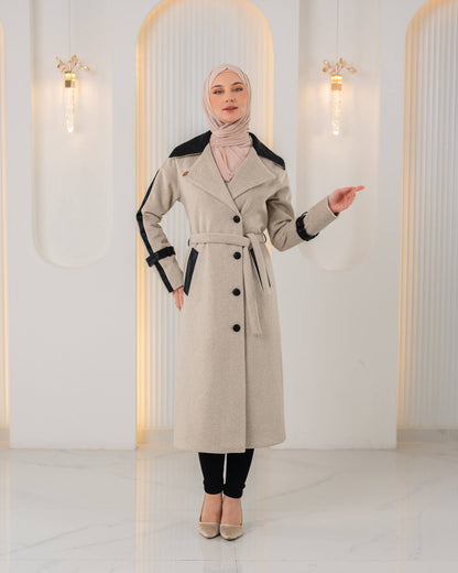 Trenchcoat aus texturiertem Stoff mit Leder-Details und Fellfutter 1394 - Beige