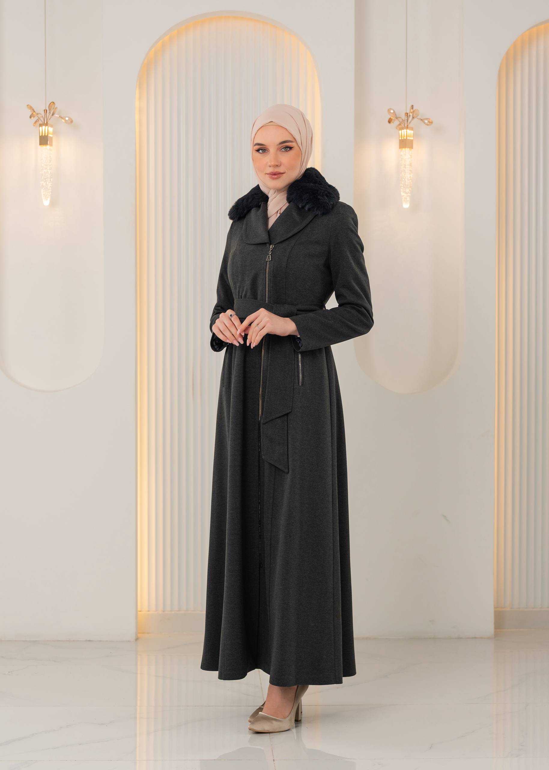 Langer Wintermantel mit Reißverschluss und Fellkragen 1393 - Anthrazit