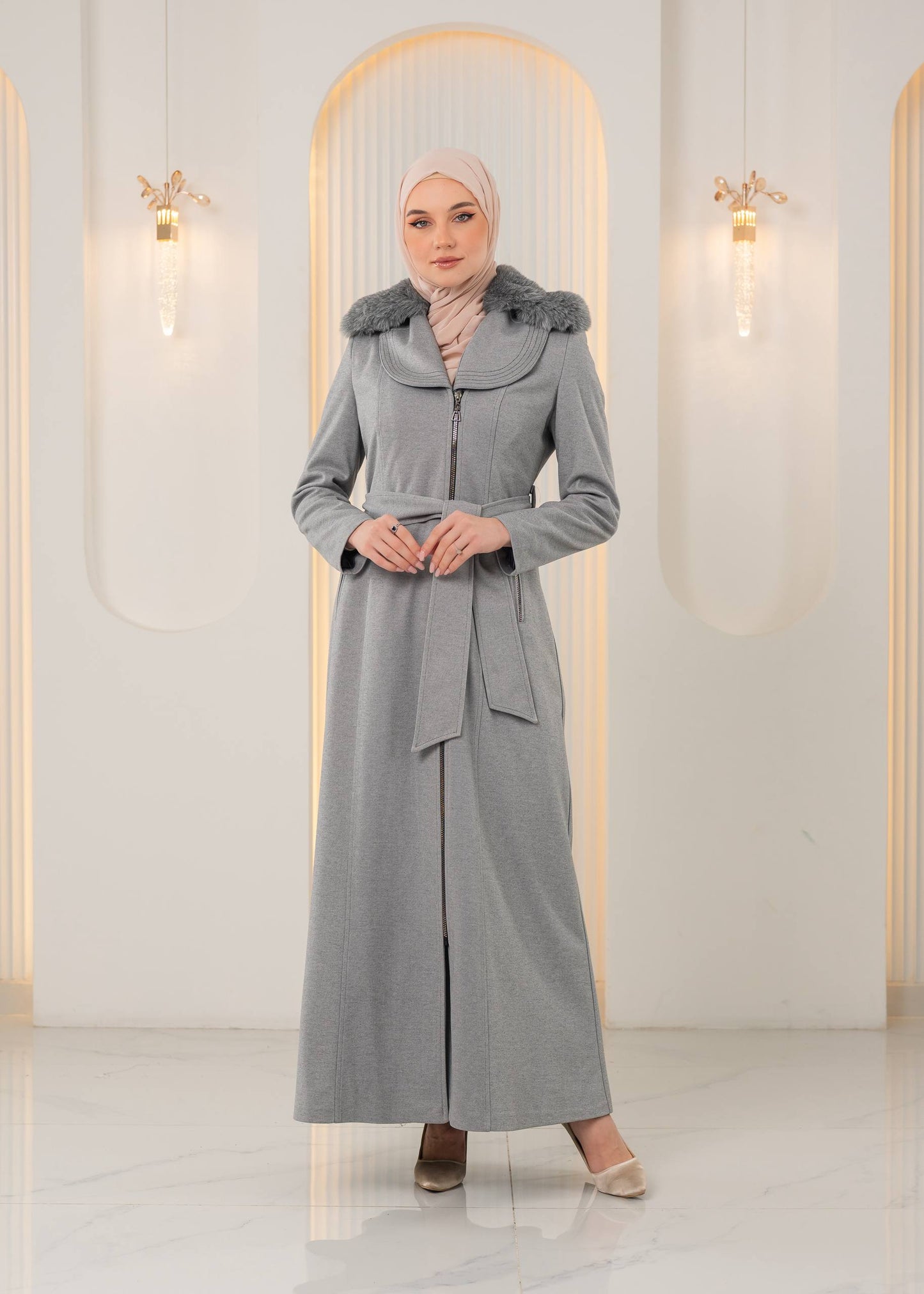 Langer Wintermantel mit Reißverschluss und Fellkragen 1393 - Grau