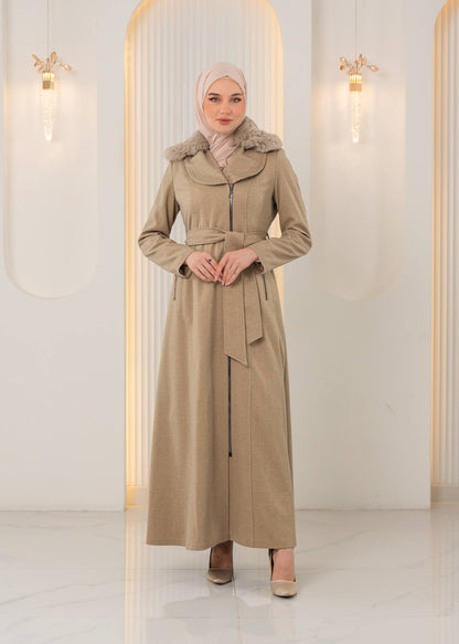 Langer Wintermantel mit Reißverschluss und Fellkragen 1393 - Beige