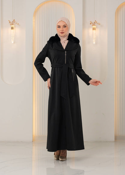 Langer Wintermantel mit Reißverschluss und Fellkragen 1393 - Schwarz